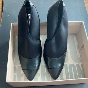 Black dress pumps